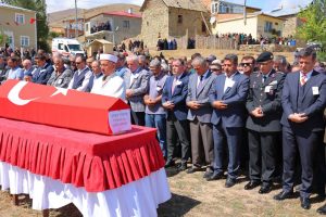 UZMAN ÇAVUŞ ENES TİMUR SON YOLCULUĞUNA UĞURLANDI