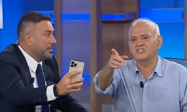 Canlı Yayında Birbirlerine Girdiler.