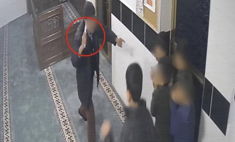 Diyarbakır’da Skandal Olay: Camideki Çocuklara Bıçaklı Tehdit