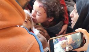 Filistinli küçük kız kardeşine vedası yürekleri dağladı!