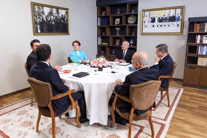 AHMET DAVUTOĞLU, ALTILI MASA TOPLANTISI ÖNCESİ LİDERLER TURUNA ÇIKIYOR