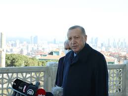 Erdoğan’ dan dikkat çeken adaylık cevabı “Şu anda seçimle ilgili yetkinin kimde olduğunu bilmeyecek kadar cahillerin eline kaldık.”