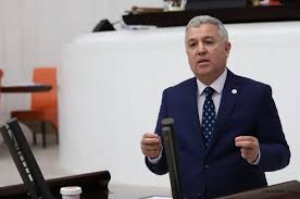 Belediye depremzedeye taksitle mezar sattı