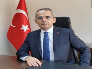 AKÇAKOCA KAYMAKAMI DENİZ PİŞKİN ‘E HAKARET !
