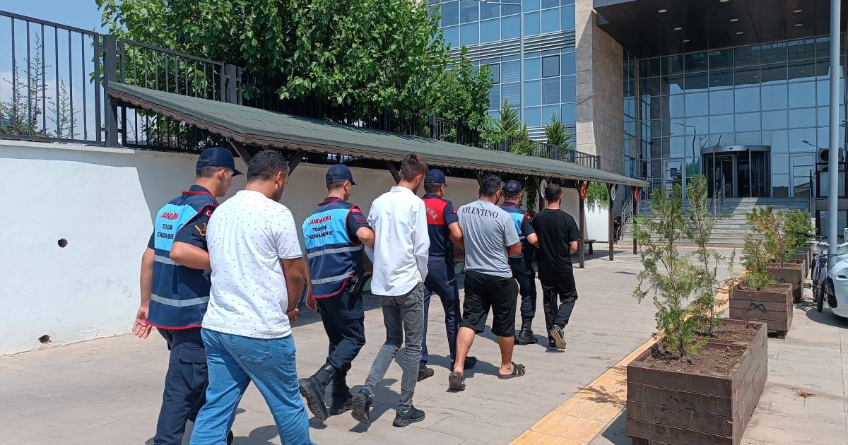 Mersin’de Göçmen Kaçakçılığı Operasyonu. 5 Kişi Gözaltına Alındı.