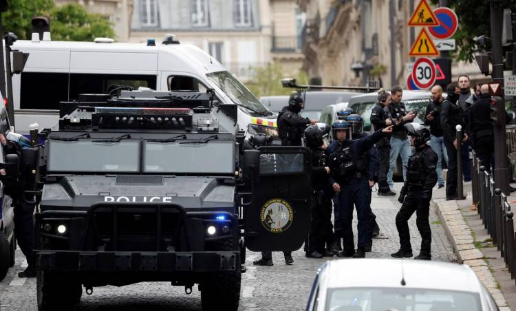 Paris’teki İran Konsolosluğu’nda Canlı Bomba Alarmı