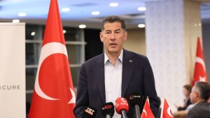 Dünya basını Sinan Oğanın Düne kadar eleştirdiği Cumhur ittifakı desteklemesni değerlendirdi.