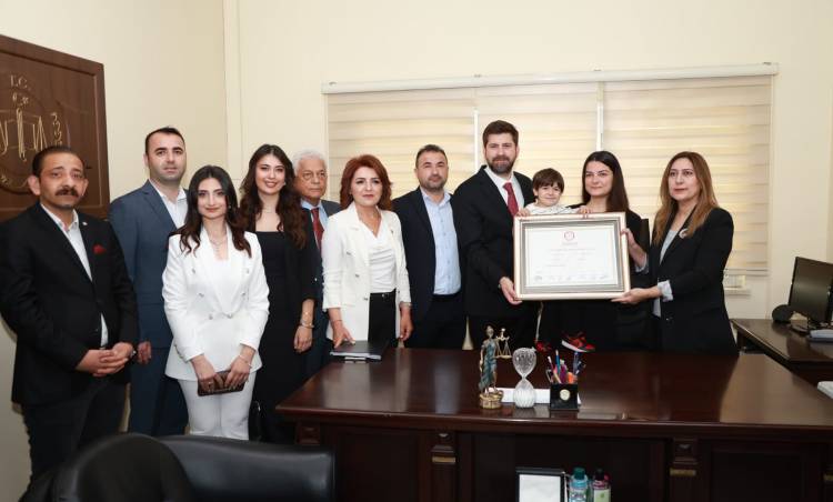 TARSUS’UN YENİ BELEDİYE BAŞKANI ALİ BOLTAÇ MAZBATASINI ALDI VE GÖREVİNE BAŞLADI.